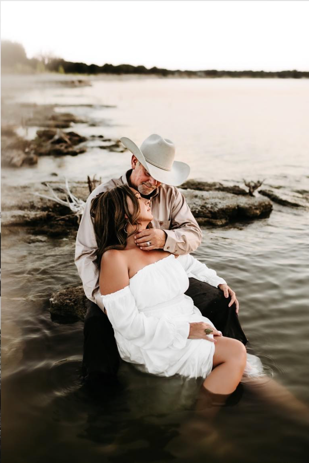 Michigan Based - Motherhood and maternity photographer.