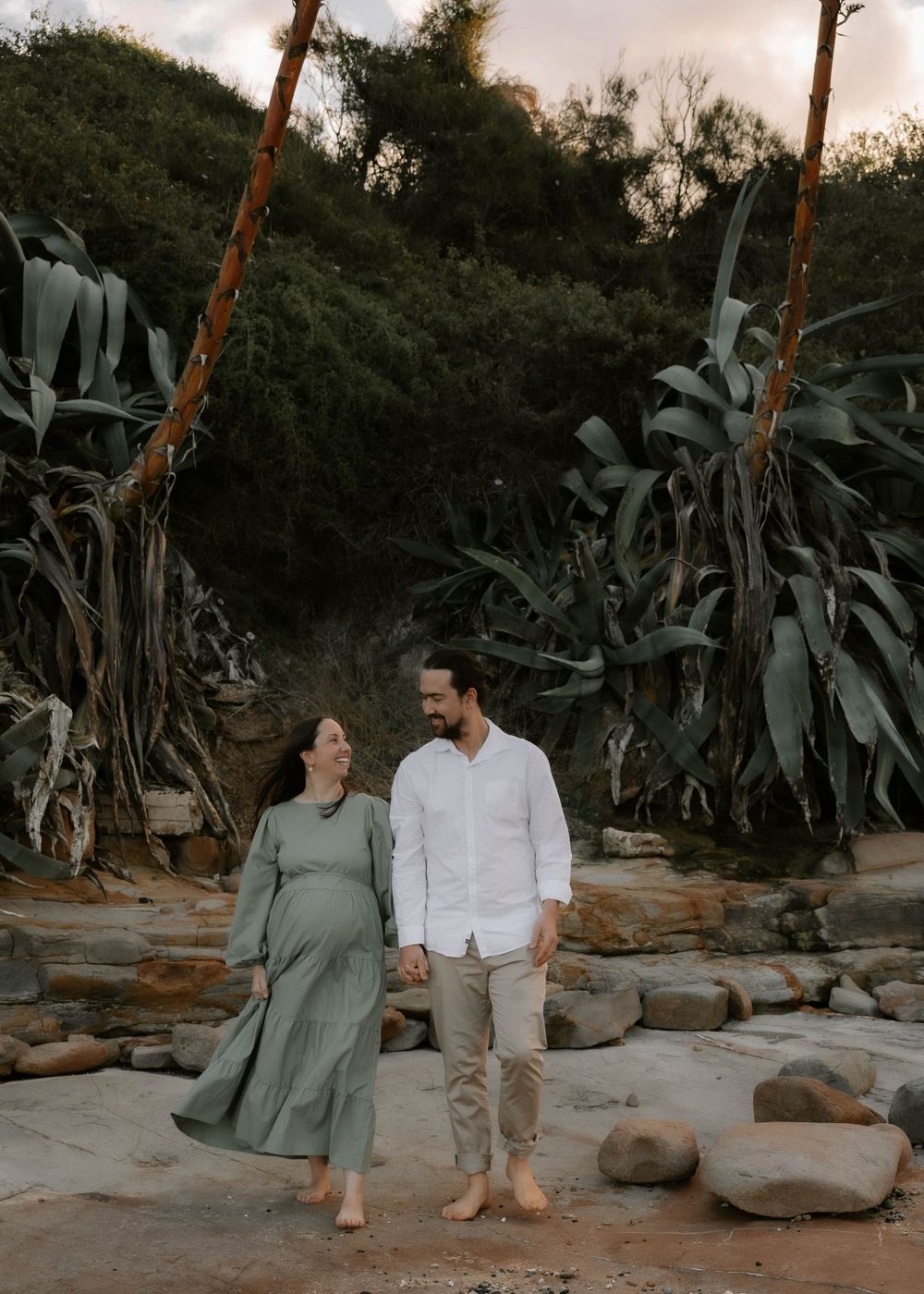 Maternity family photoshoot at sunset with pregnant mum and husband in Bulli, Sandon Point - family photography in Woonona and Illawarra.