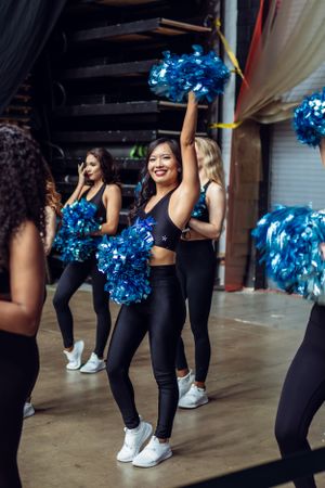 Dallas cheerleader brining high spirits to the crowd