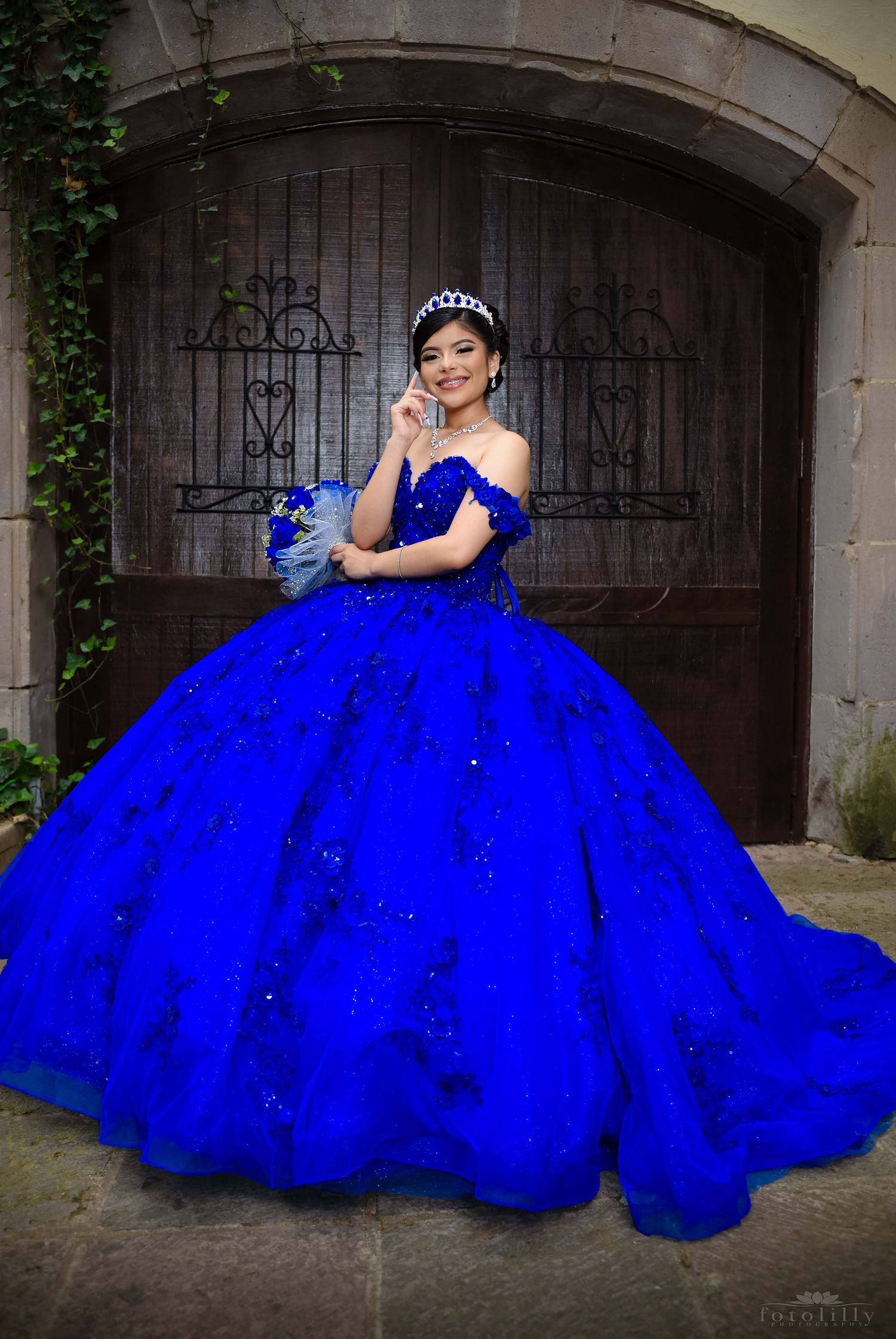 Emma blue quinceañera dress photos in Fort Worth Texas taken by Fotolilly Photography for professional portraits