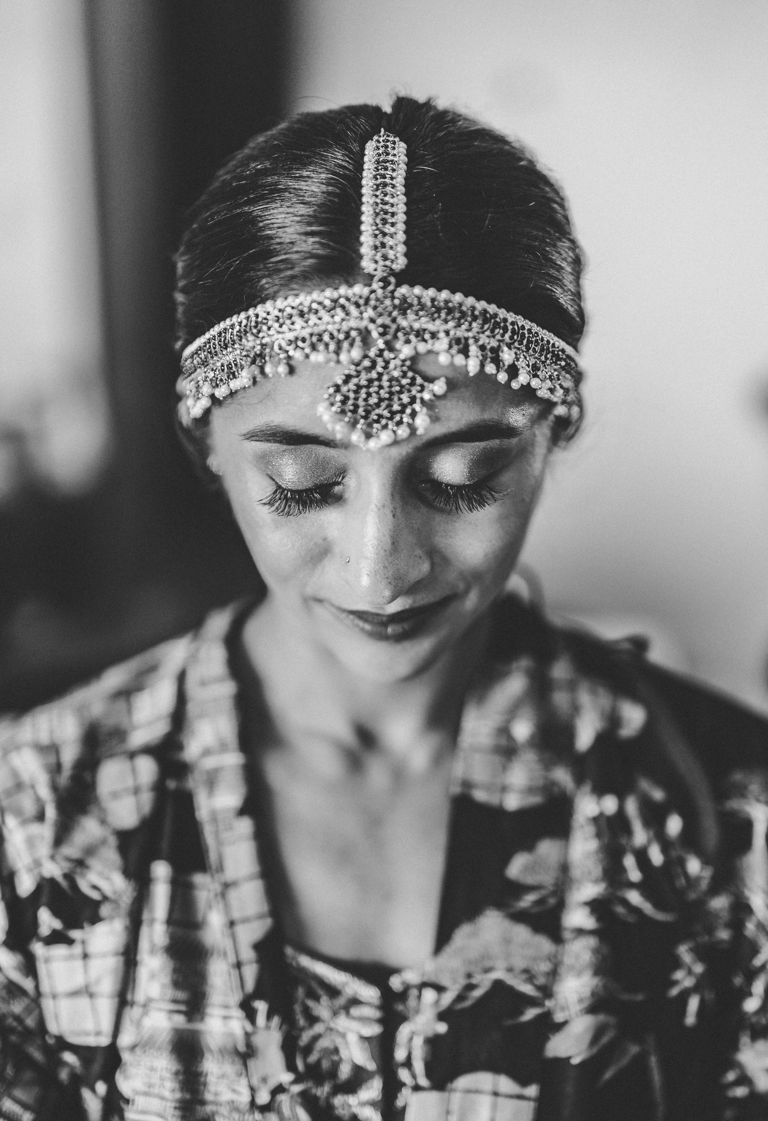 Hindu wedding detail photos, jewelry and ornate clothing (3 of 33)