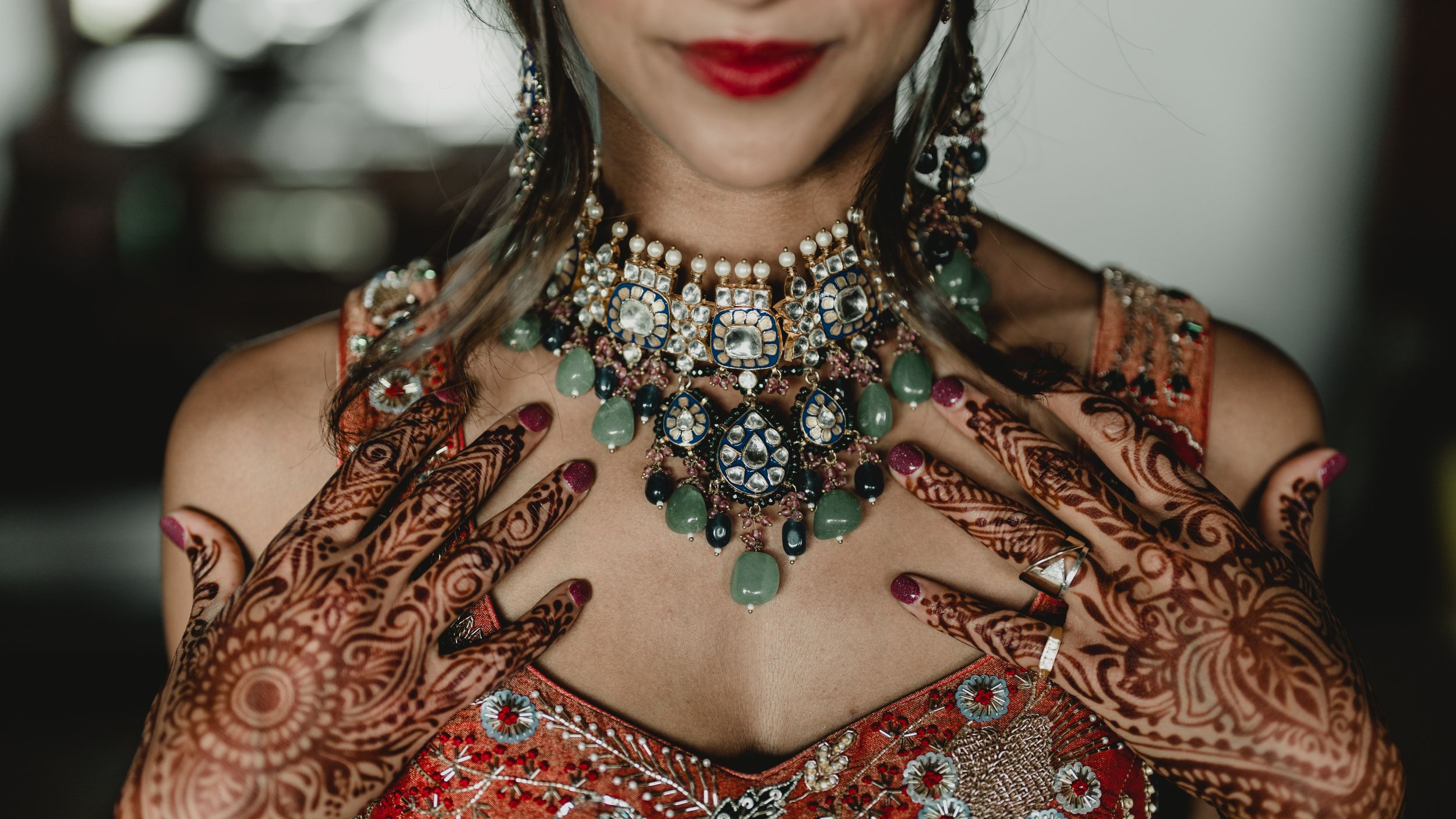 Hindu wedding detail photos, jewelry and ornate clothing (28 of 33)