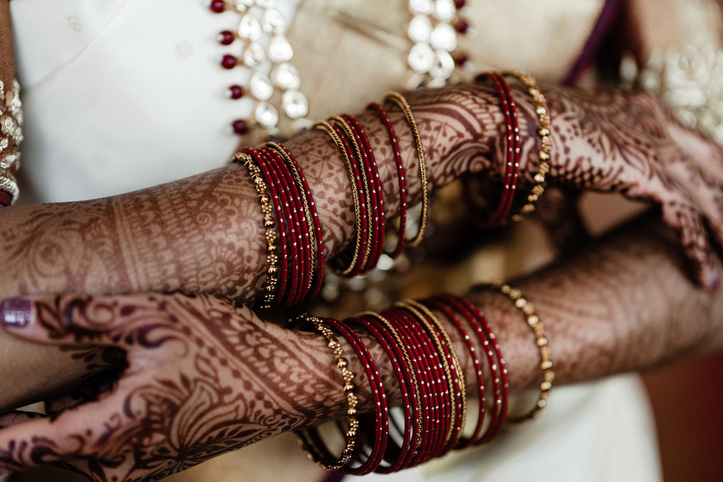 Hindu wedding detail photos, jewelry and ornate clothing (23 of 33)