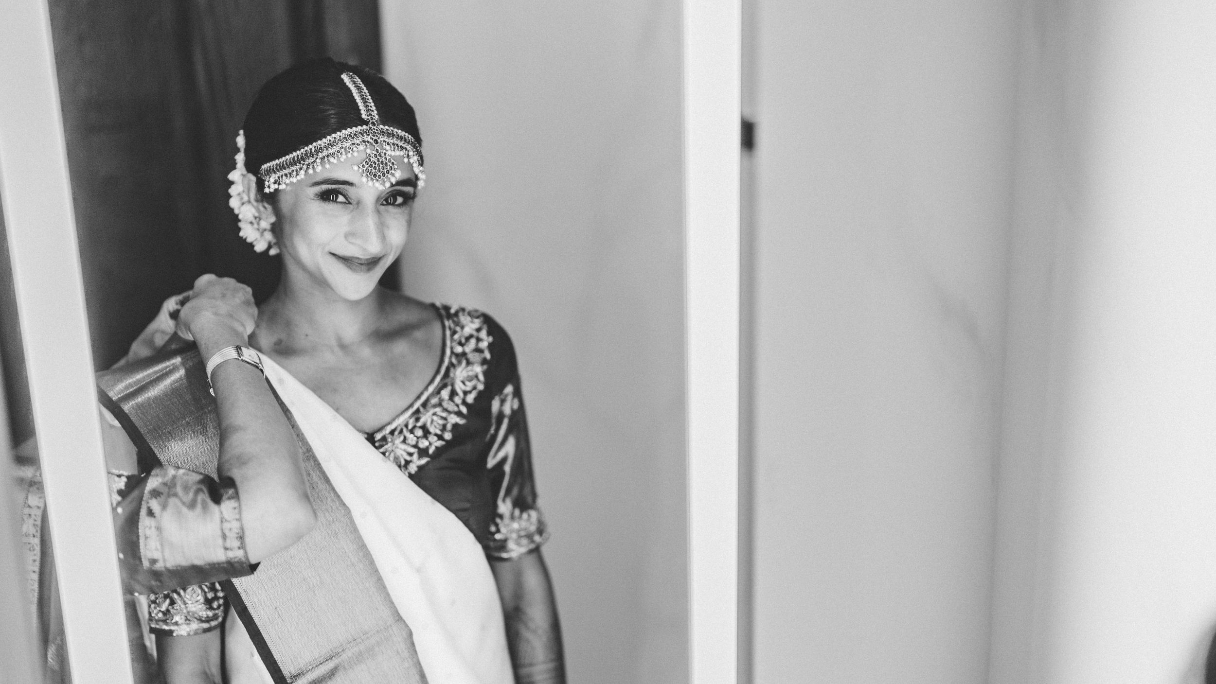 Hindu wedding detail photos, jewelry and ornate clothing (20 of 33)