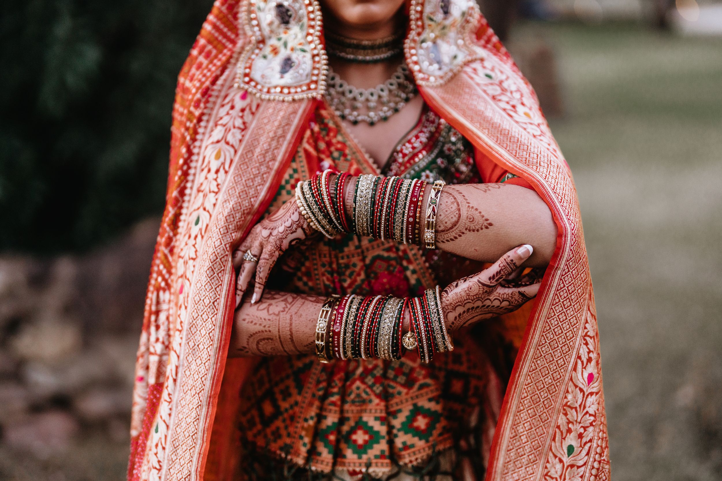 Hindu wedding detail photos, jewelry and ornate clothing (21 of 33)