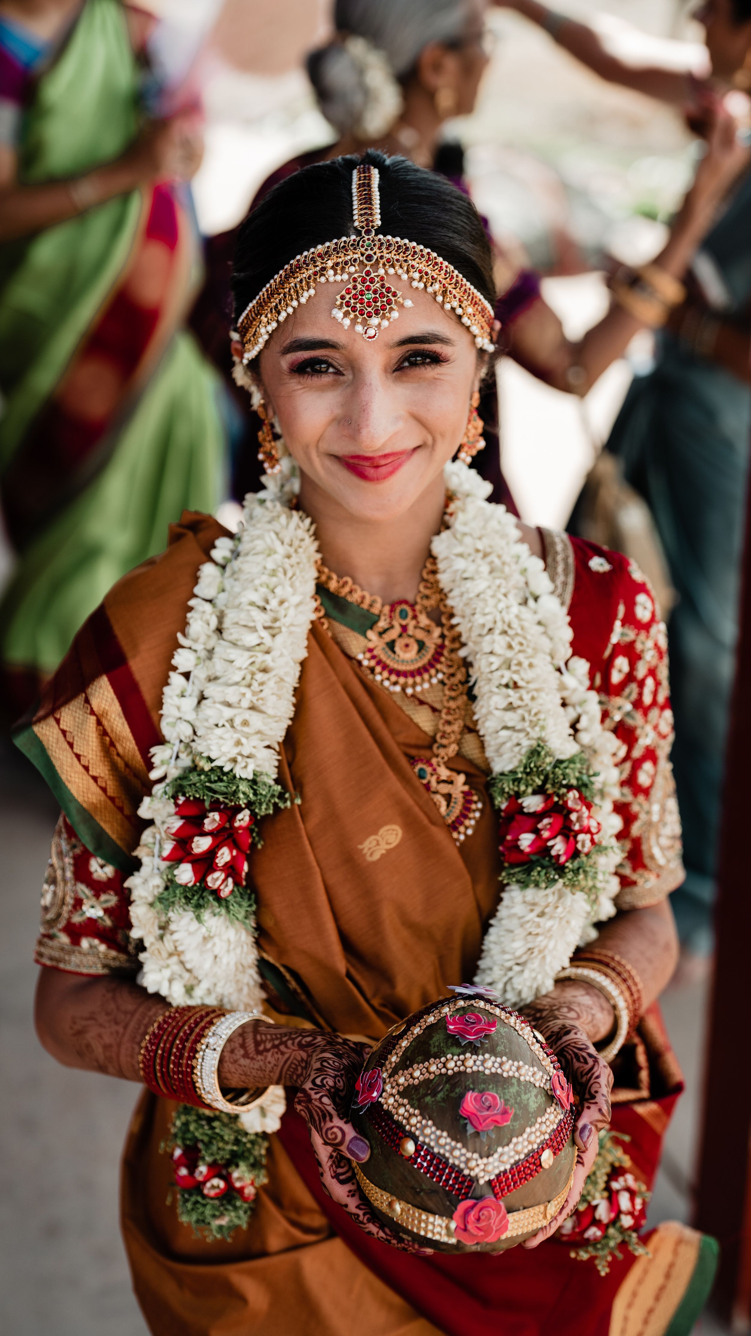 Hindu wedding detail photos, jewelry and ornate clothing (26 of 33)