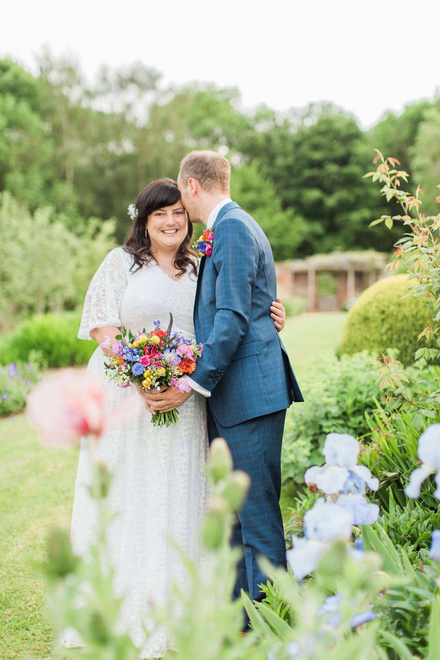 Hayley Elizabeth Photography Cotswolds wedding photographer homme house Herefordshire couple in gardens