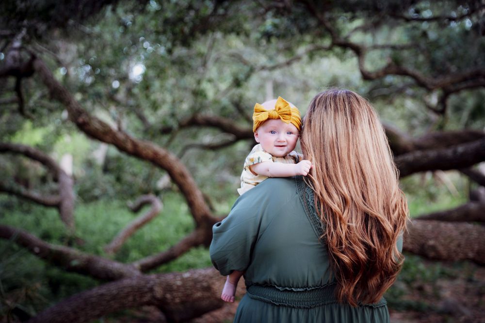 Mom and Baby Forest Back Portrait | Nature-Inspired Lifestyle Photography

perfect for mom and baby photography centered on natural backdrop