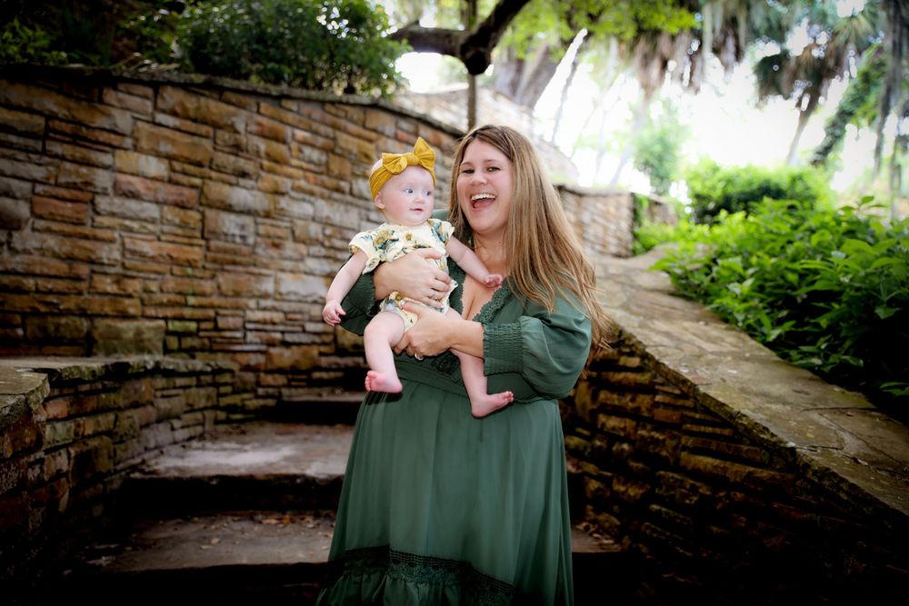 Mom and Baby Garden Portrait | Joyful Outdoor Lifestyle Photography
Perfect for mom and baby photography that emphasizes love