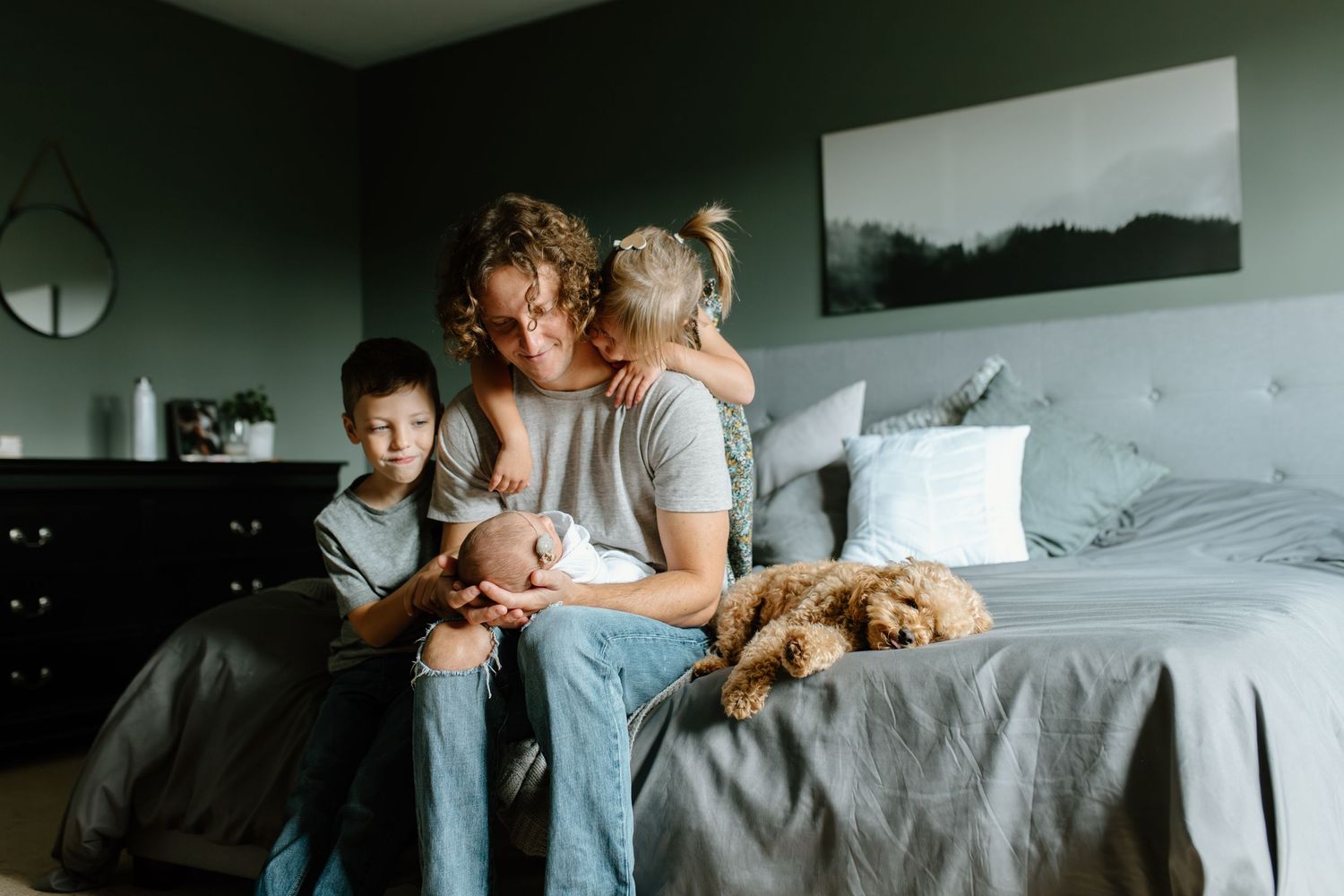 Sweet Ellie meeting her siblings for the first time captured by Alexis Anne Photography
