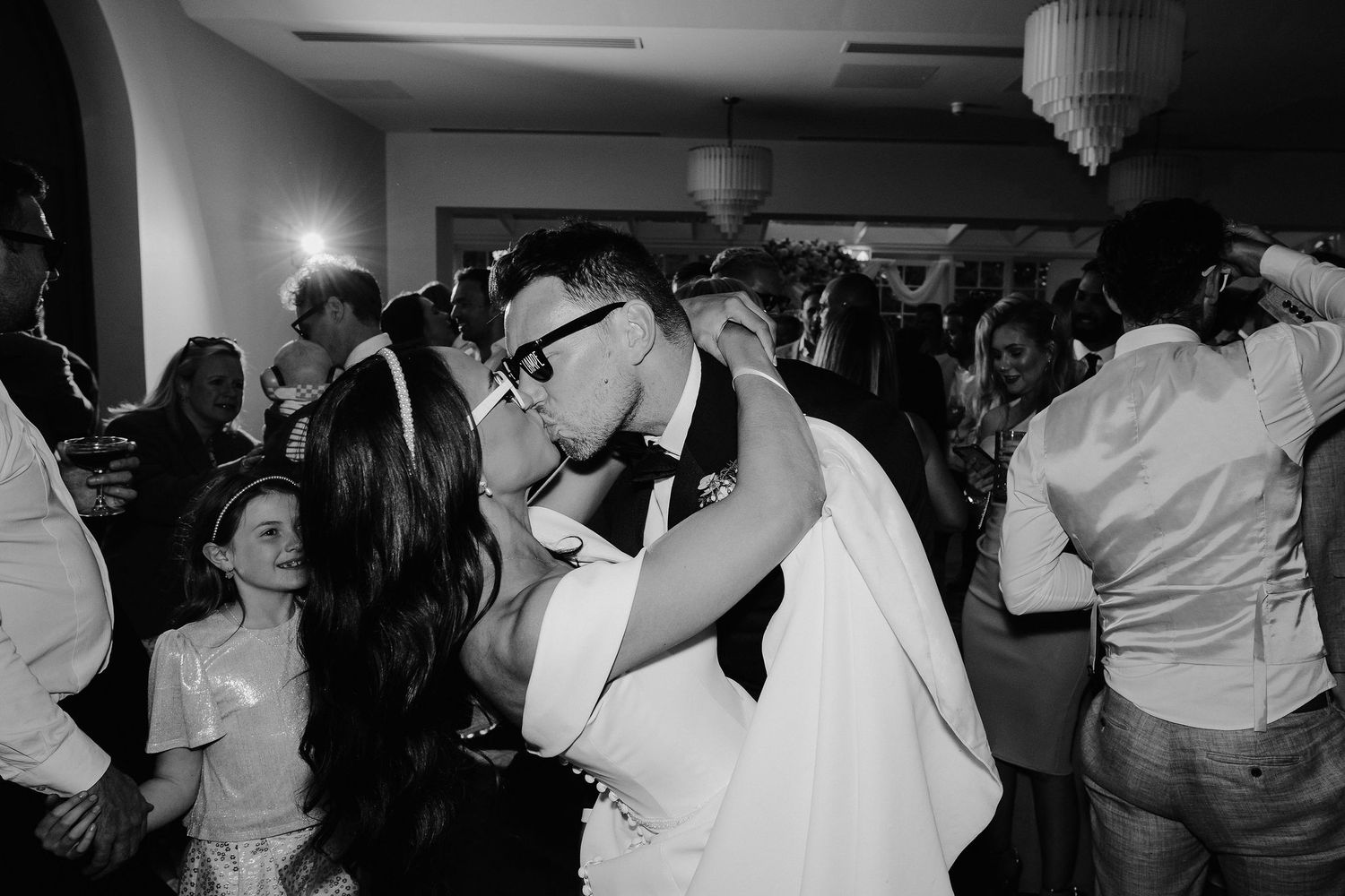 bride-and-groom-kissing-dancingdancefloor-party-stockton-house-wedding-shropshire