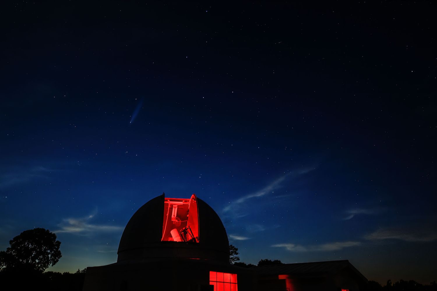 COMET NEOWISE OVER REGINA CAELORUM OBSERVATORY