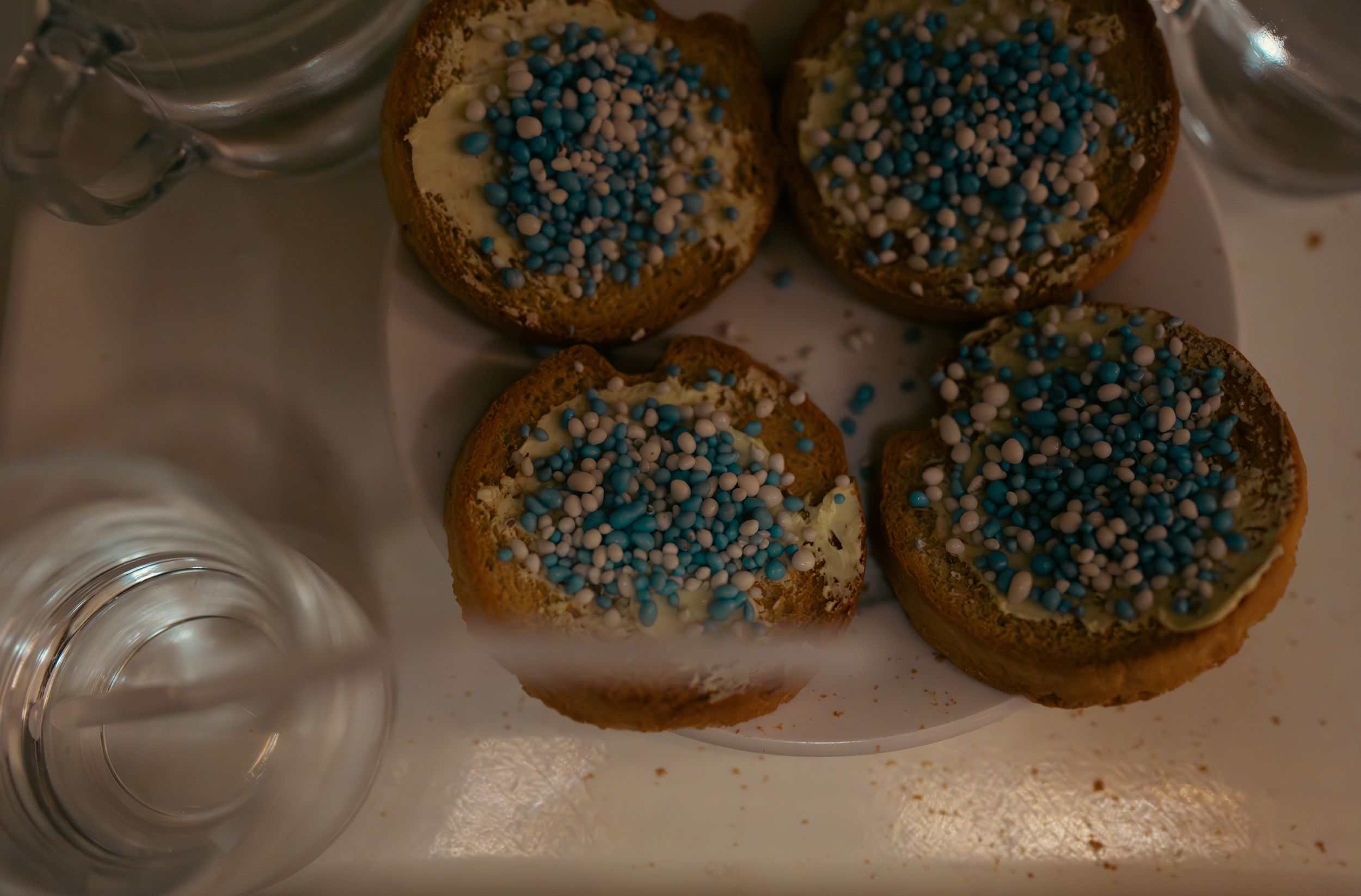beschuit met muisjes want er is een baby geboren