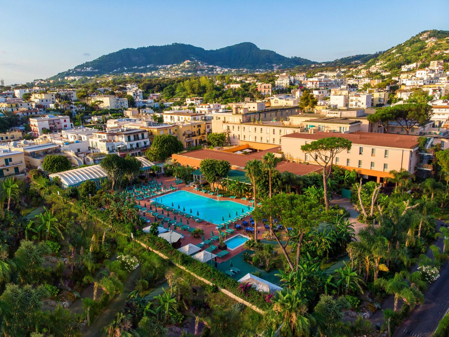 Fotografo Luigi Irace | Hotel Re Ferdinando Ischia, Veduta aerea all'alba con drone