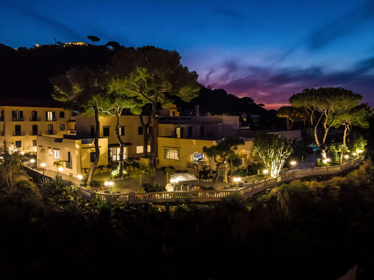 Fotografo Luigi Irace | Hotel Cristallo Casamicciola Terme, Veduta aerea notturna con drone