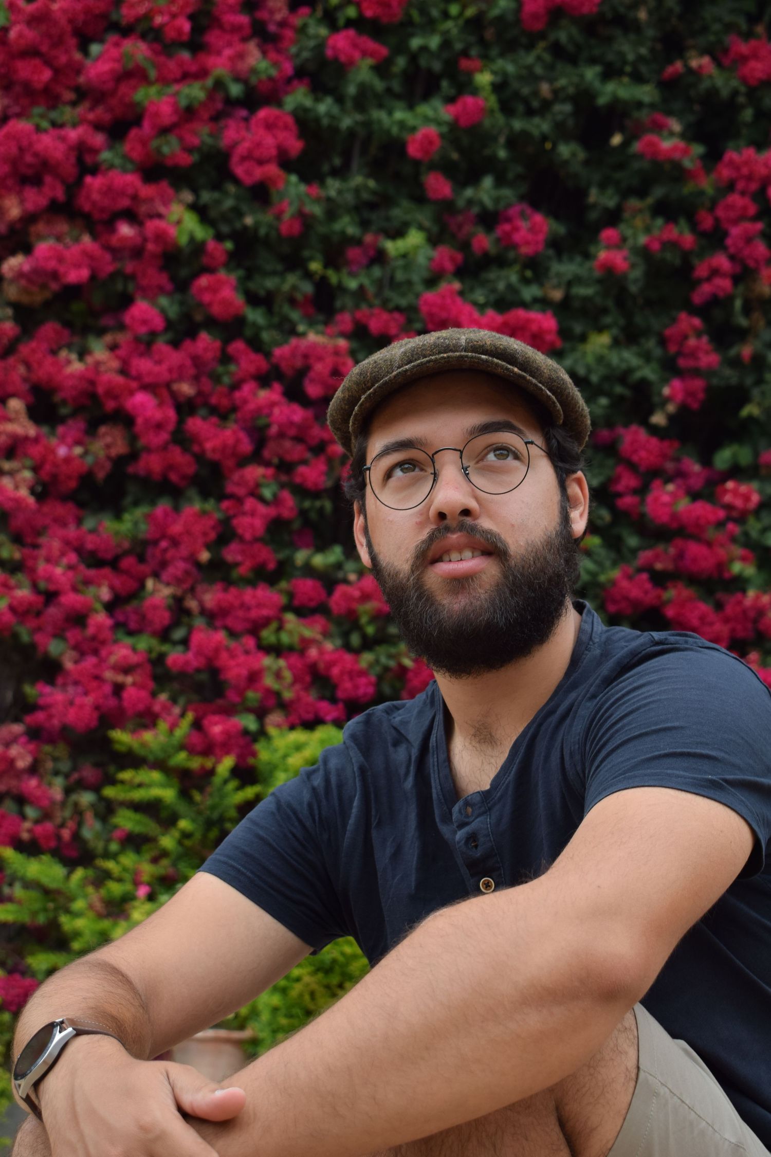 Homem a posar em sessão fotográfica exterior, Cordoba, 2022