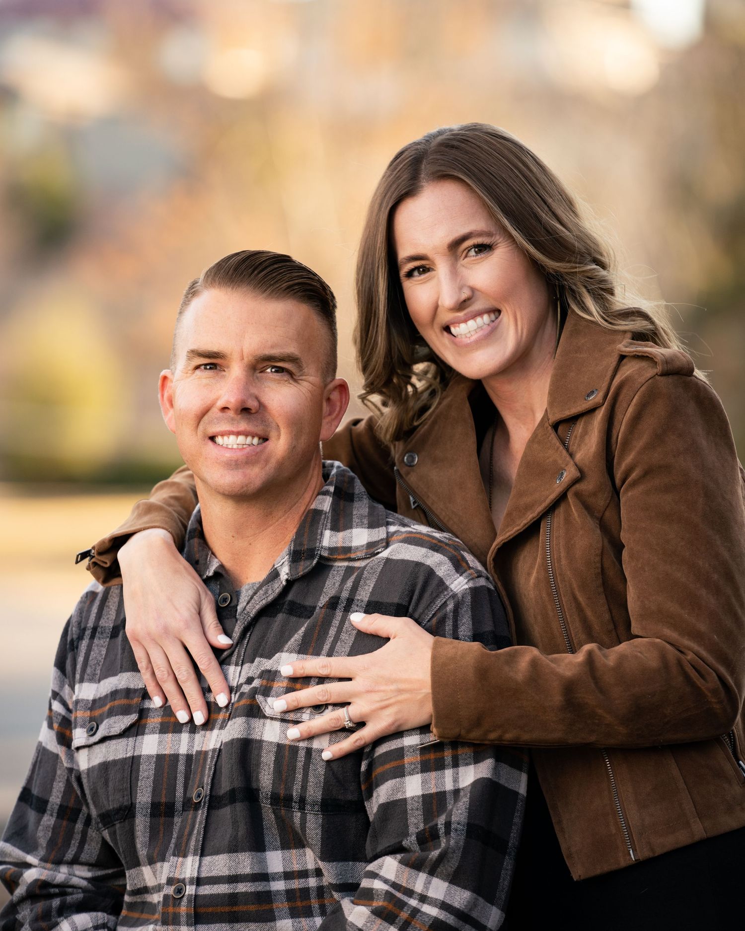 young-couple-portrait-taken-at-tonaquint-park-by-margie-temme-photography