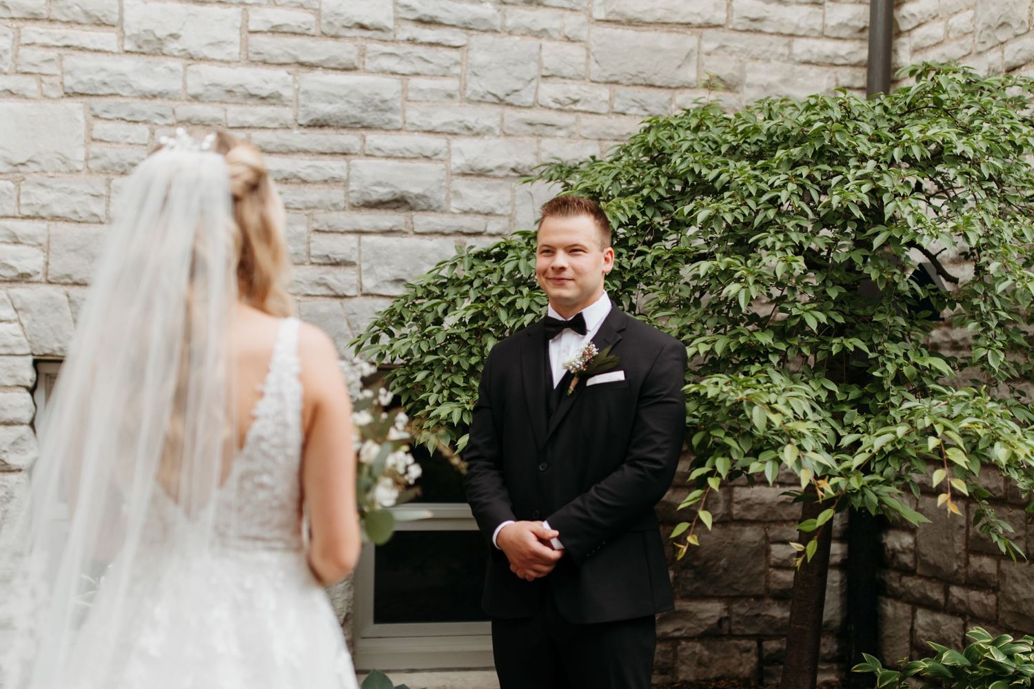 Ohio Photographer, Ohio Wedding, Wedding Photos, Bride and Groom Photos, Meadowbrook Park, Wedding First Look Photos