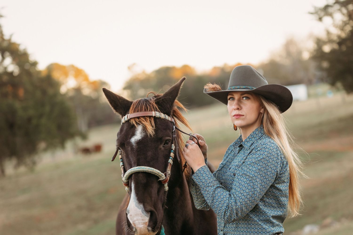 Pretty cow girl and horse. Greenville sc newborn photographer, Easley sc newborn photographer, Upstate sc newborn photographer