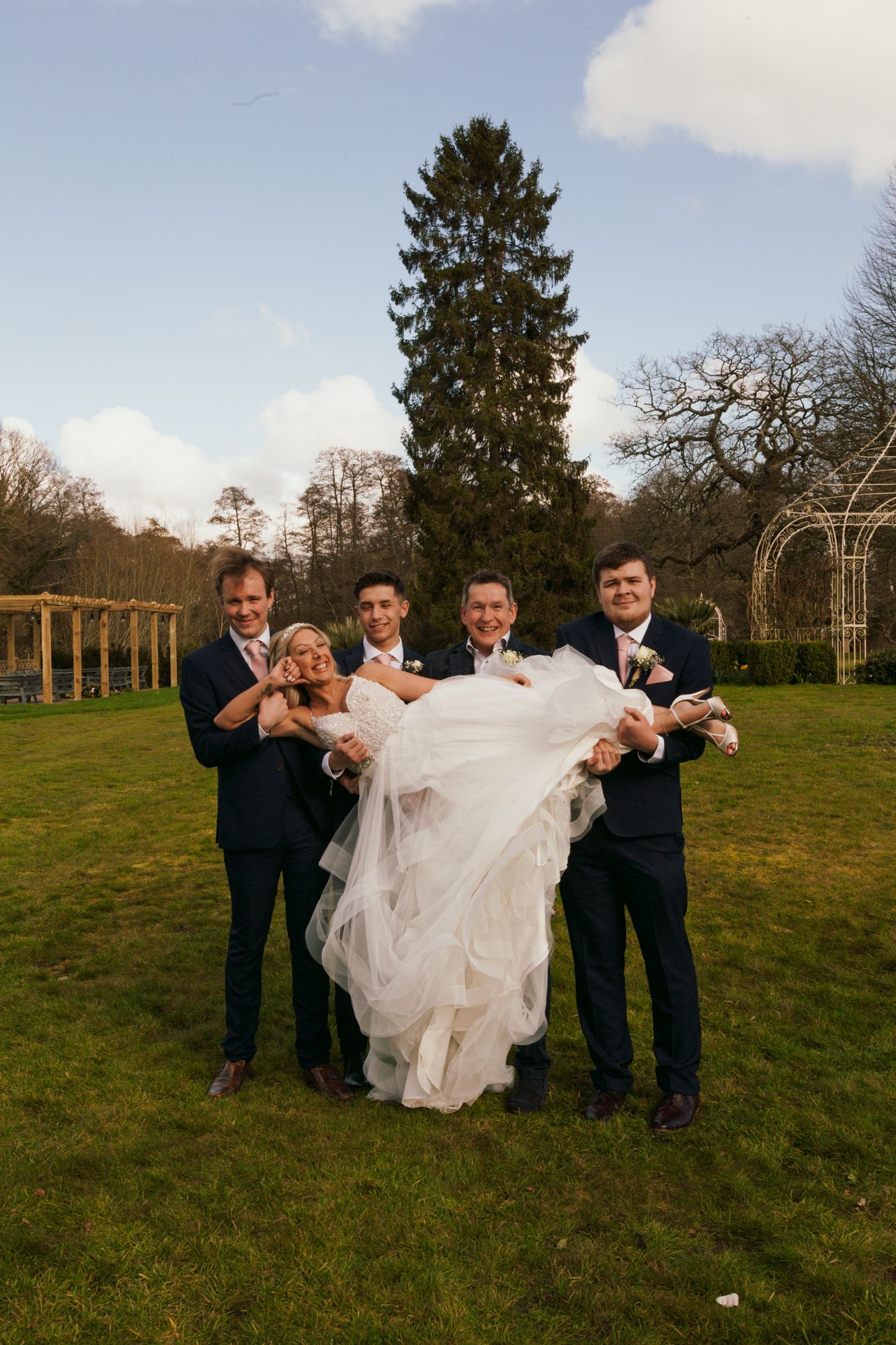 Hampshire's award-winning wedding photographer documenting the love stories of couples.