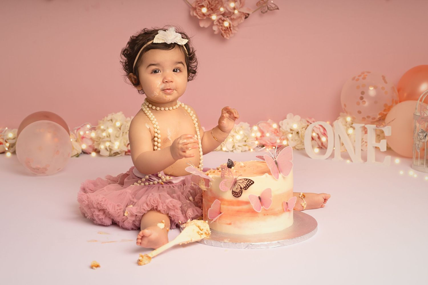 Expert newborn, maternity, family & cake smash photography in Hayes, West London. Studio & home sessions with props, backdrops & accessories