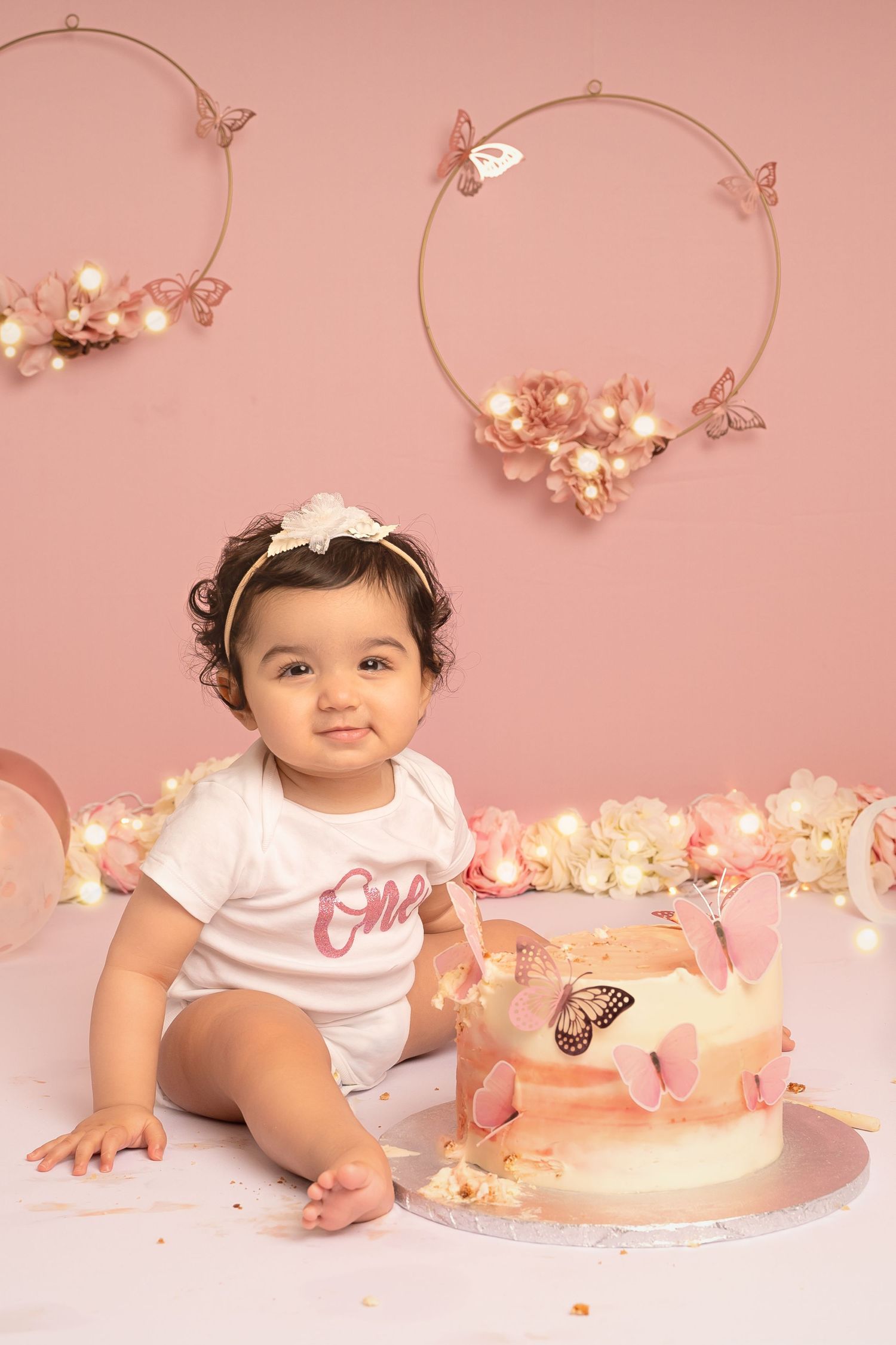Expert newborn, maternity, family & cake smash photography in Hayes, West London. Studio & home sessions with props, backdrops & accessories