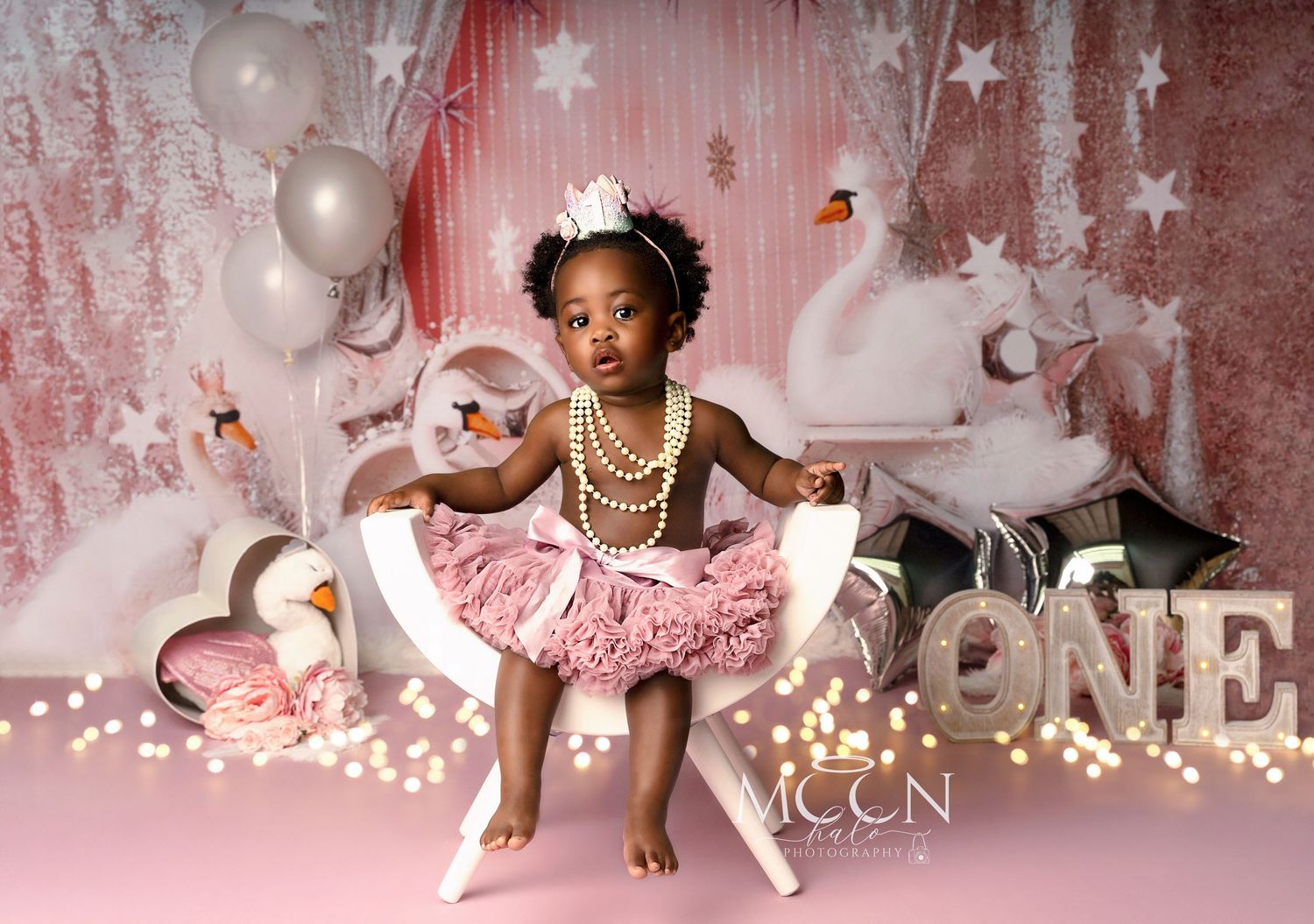 Expert newborn, maternity, family & cake smash photography in Hayes, West London. Studio & home sessions with props, backdrops & accessories