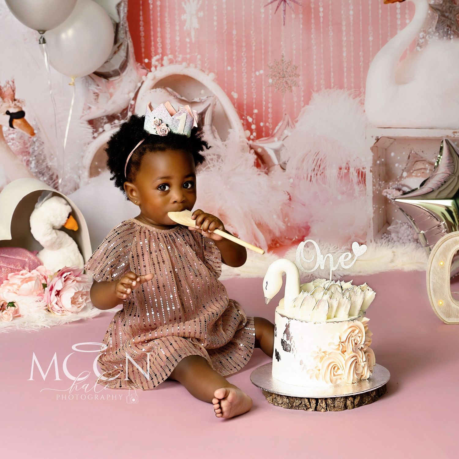Expert newborn, maternity, family & cake smash photography in Hayes, West London. Studio & home sessions with props, backdrops & accessories