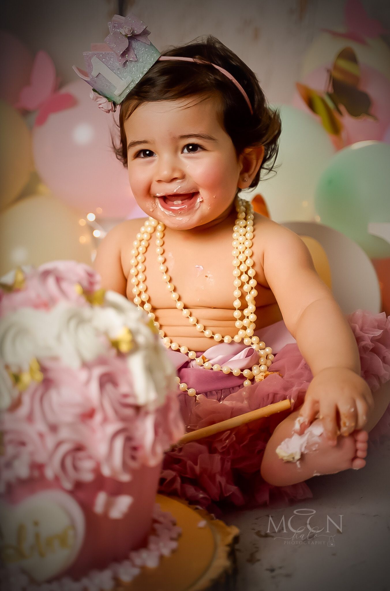 Expert newborn, maternity, family & cake smash photography in Hayes, West London. Studio & home sessions with props, backdrops & accessories