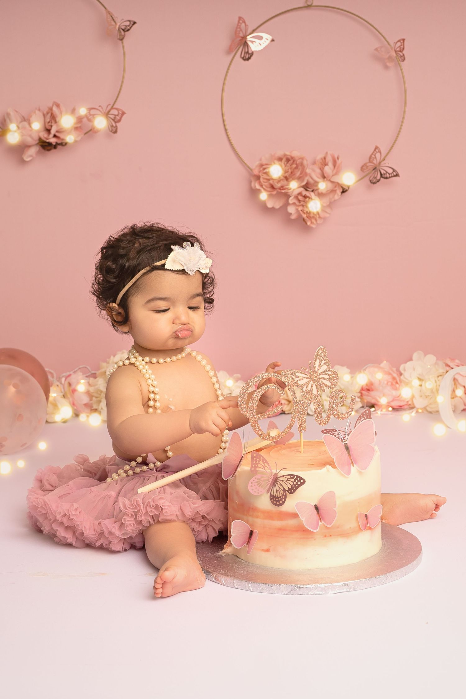 Expert newborn, maternity, family & cake smash photography in Hayes, West London. Studio & home sessions with props, backdrops & accessories