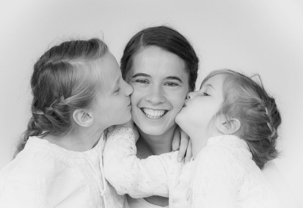 Familienporträt mit Geschwisterkindern – emotionale Fotografie, die Nähe und Freude zeigt | klickundgluecksfotos.de