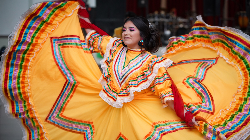 How Much Does a Quinceañera Cost in 2024? fotolilly photography