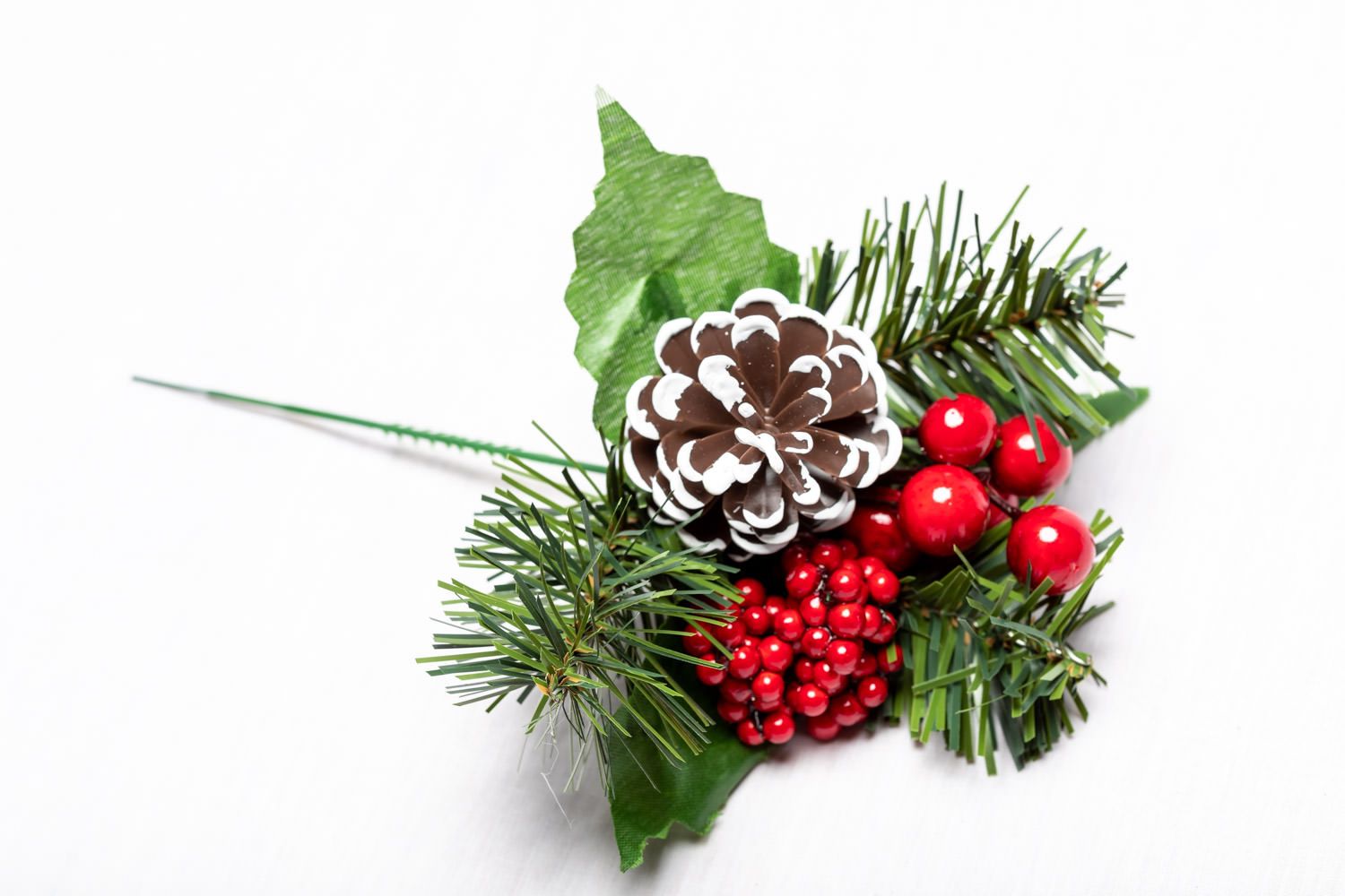 A product packshot of a Christmas decoration by Danny Loo