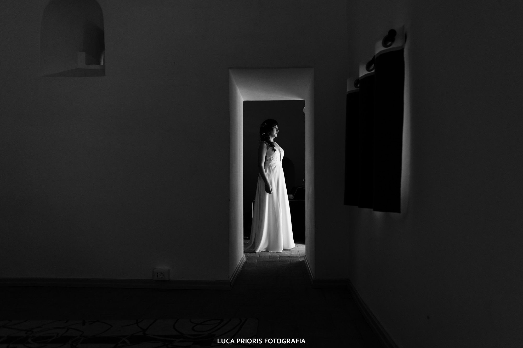 ritratto della sposa in bianco e nero