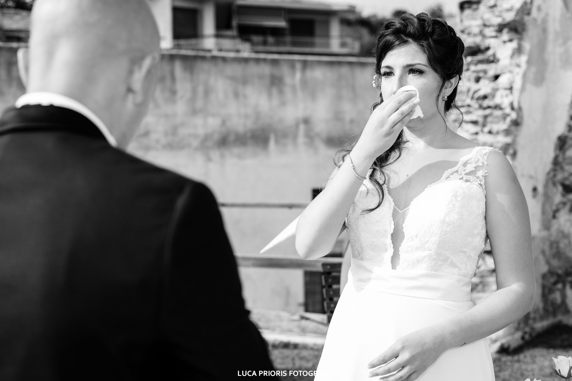 la sposa si commuove