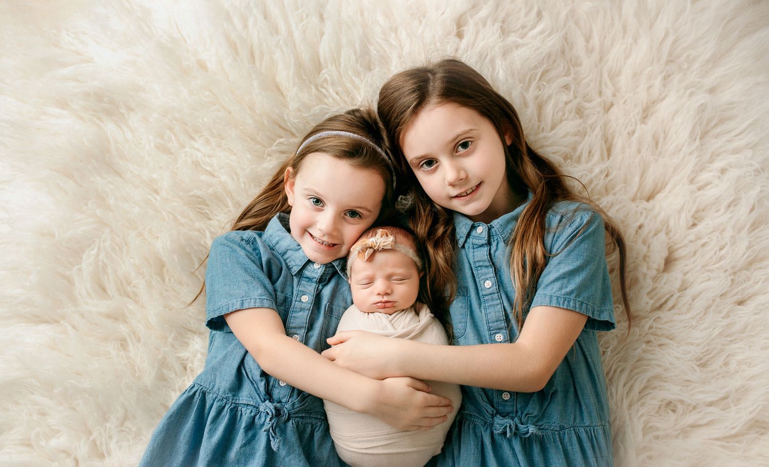 Chillicothe ohio newborn sibling pose in studio