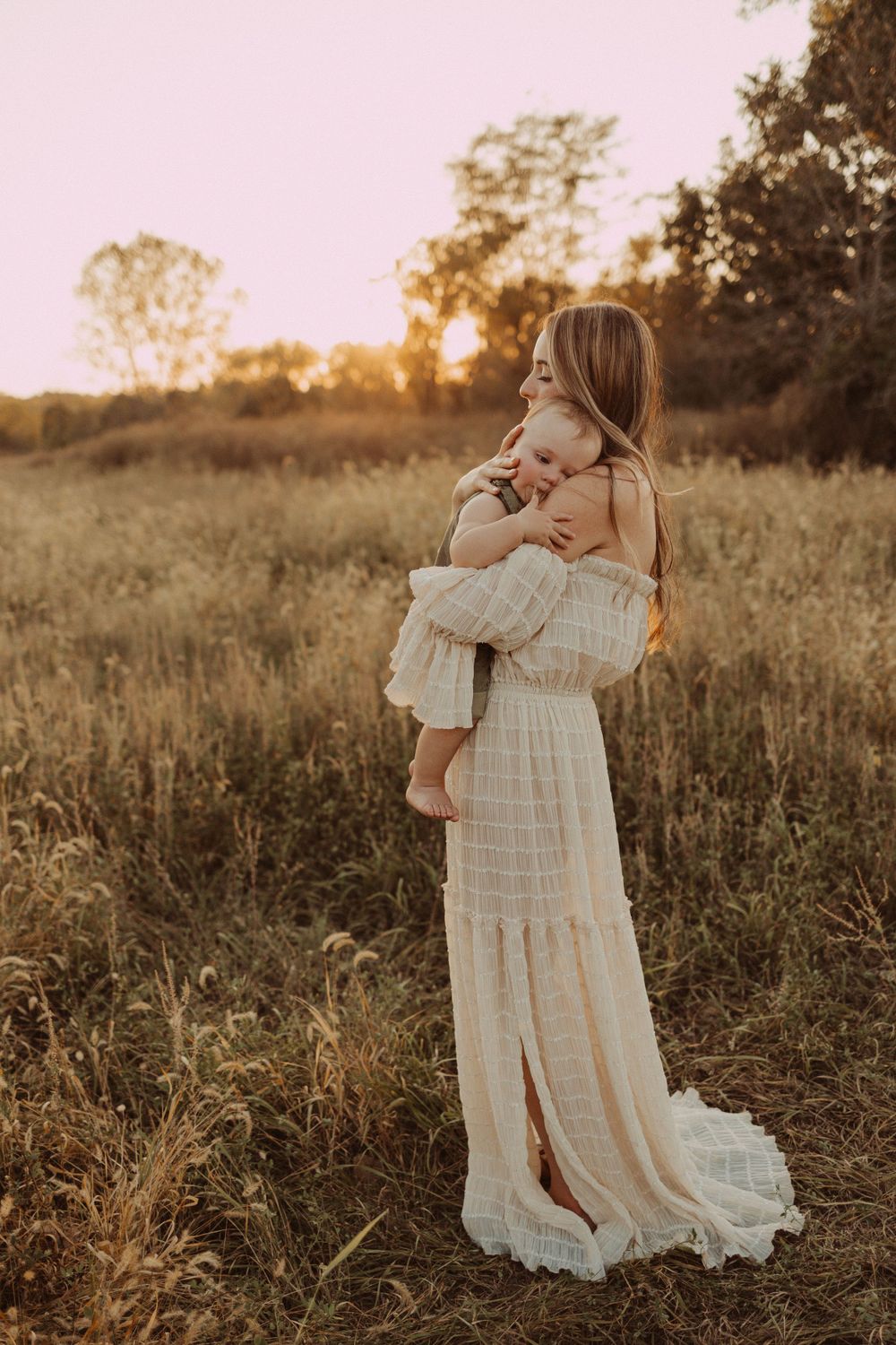 sleepy cuddles for mom during family photography session