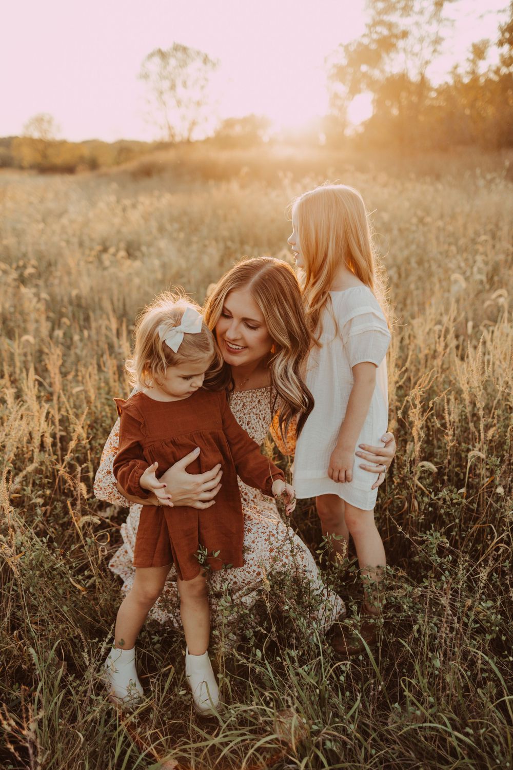 golden light for mom and kiddos during family photography session