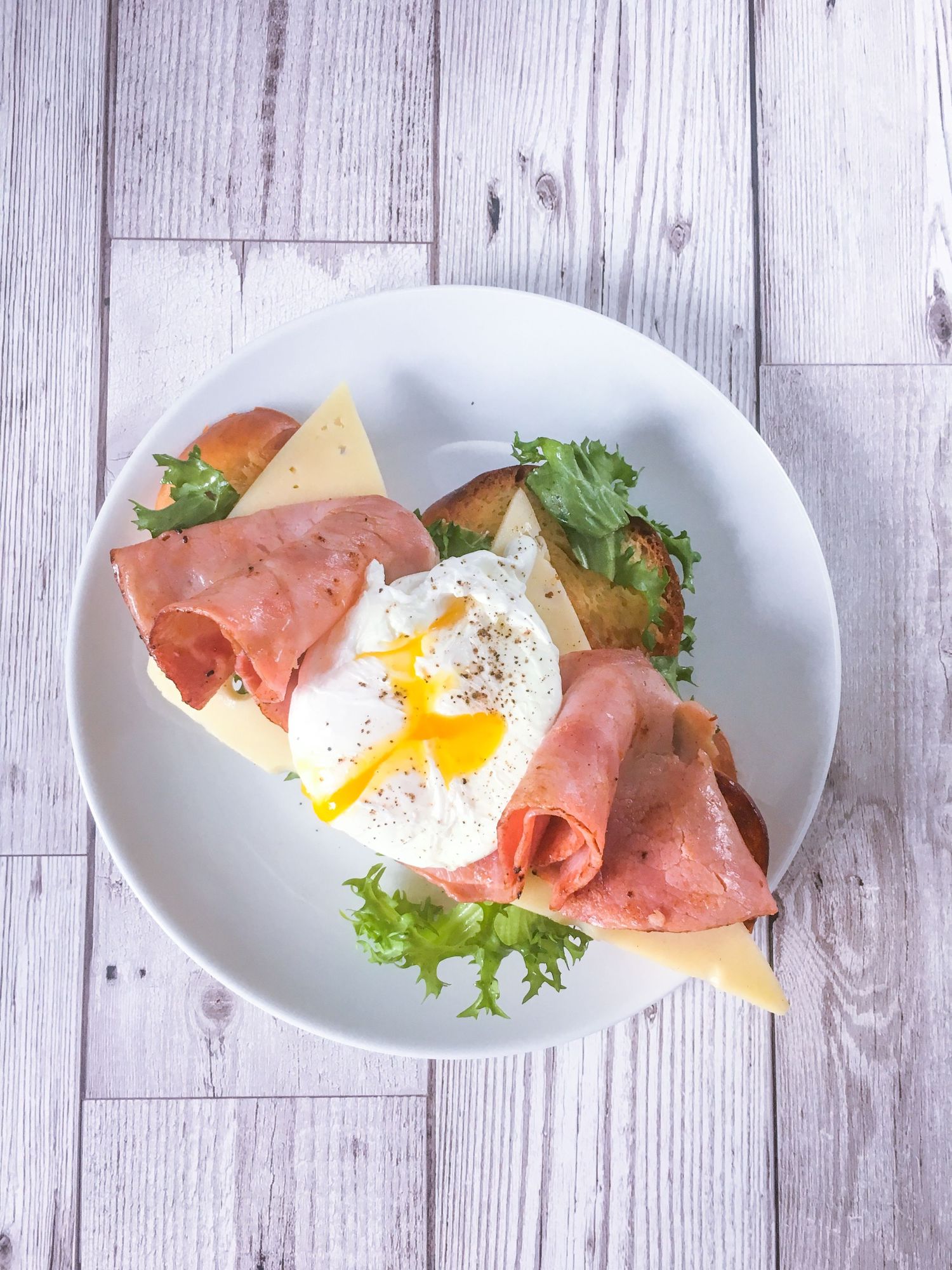 Poached Egg - Photo by © Reka Csulak