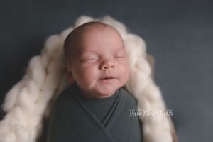 newborn photography, quinte west, trenton, brighton, cobourg ontario, family photos, photography, studio photography,