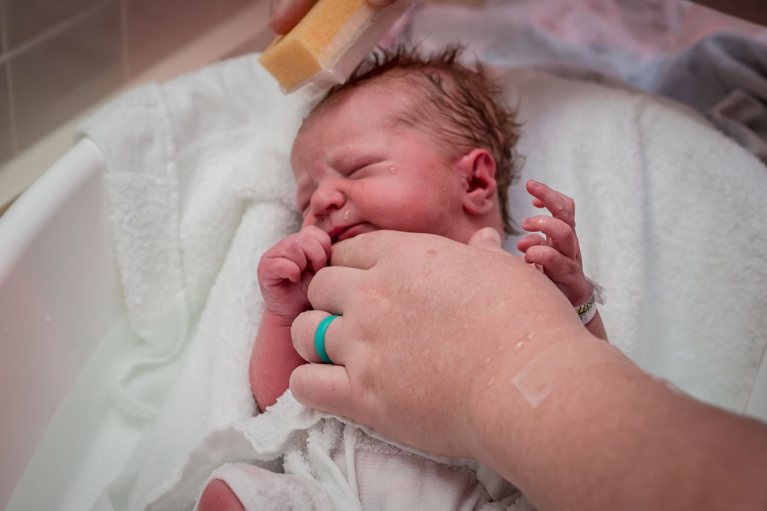 Photographer Michelle giving her fourth daughter her first bath.