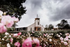 Rainy Bell Amour chapel & roses