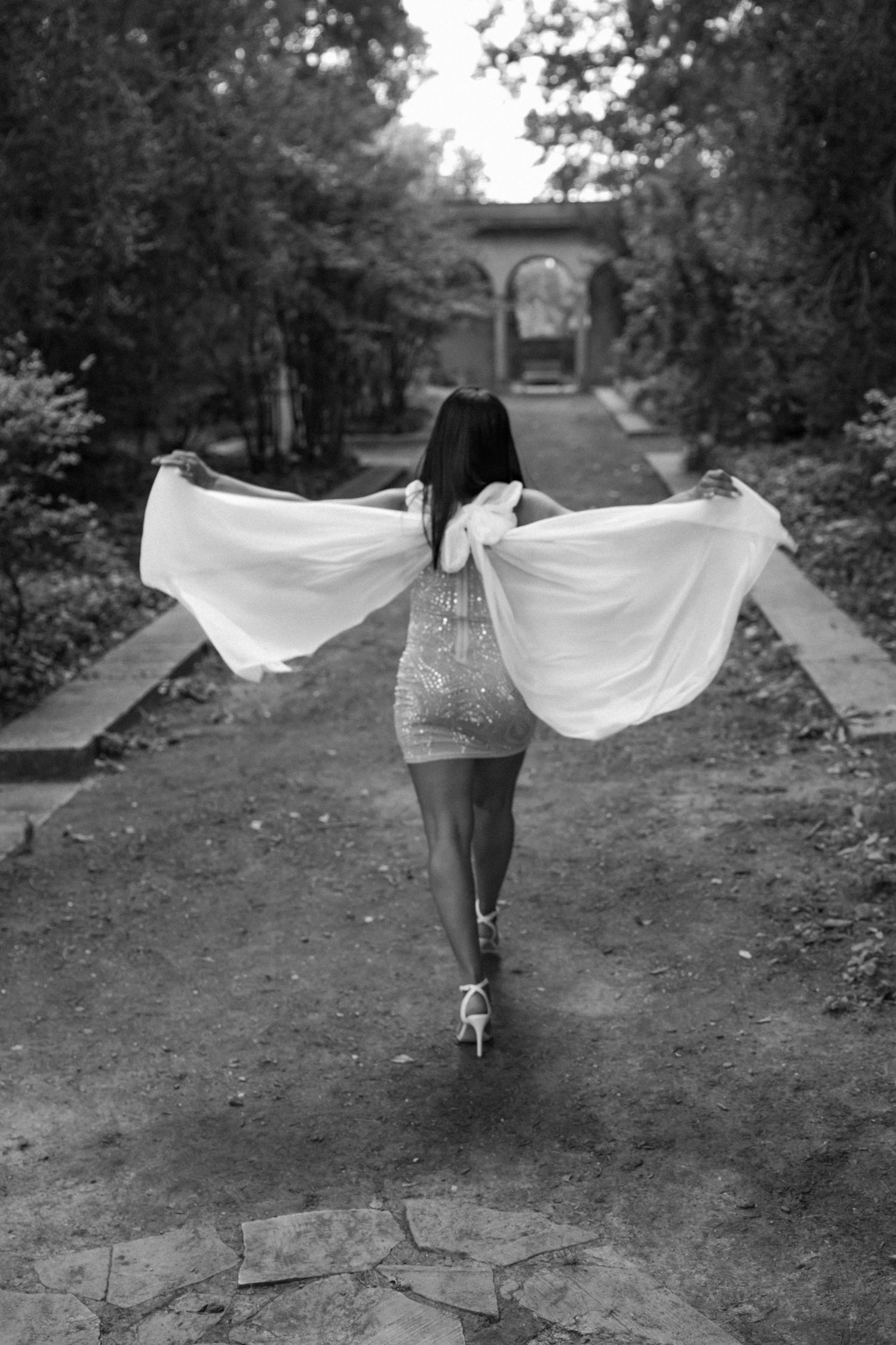 lifestyle photoshoot, Elegant outdoor portrait of woman in luxury white dress. Professional photo. Black and white photo. Delaware
