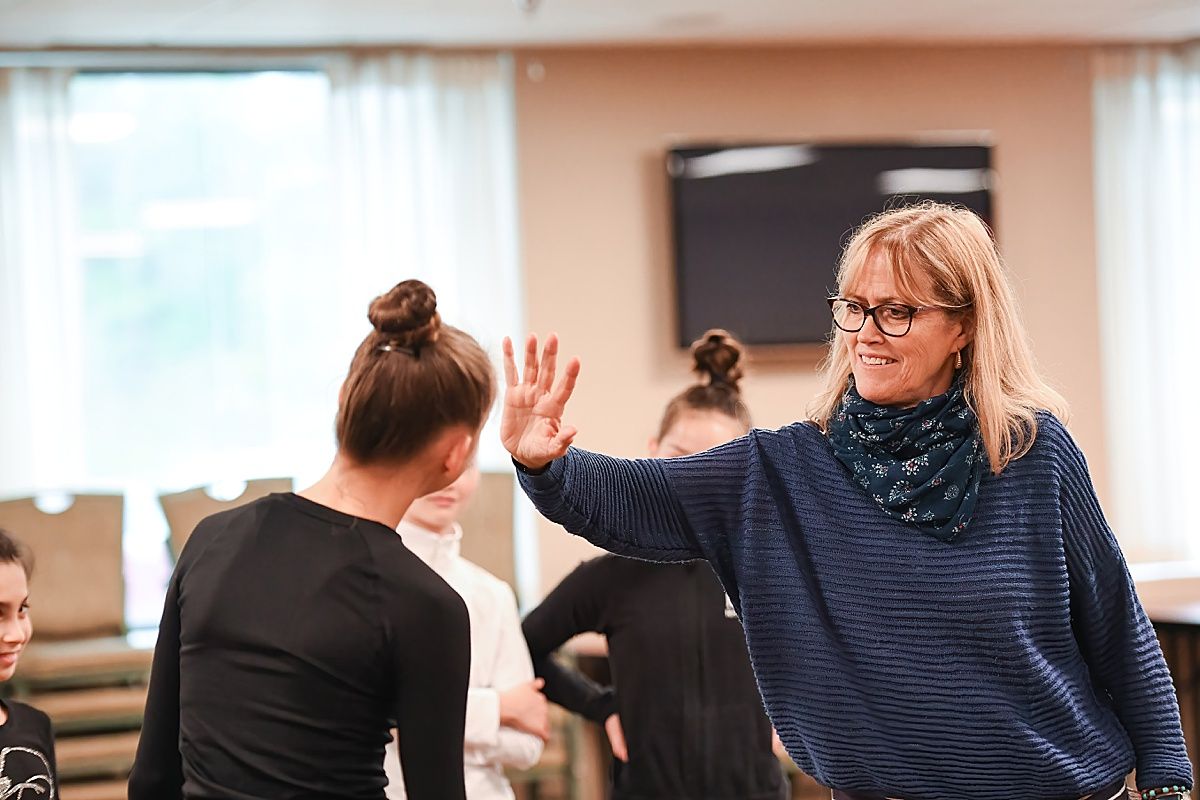 Caitlan Maggs of Cirque du Soleil expression training