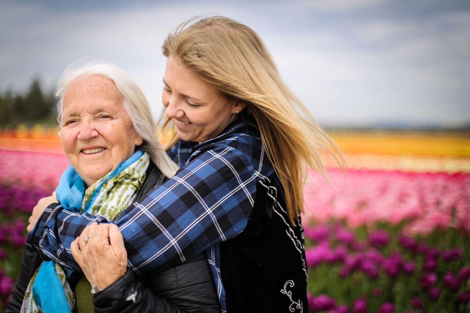 Everett family photography: a lady and her mother at the skagit valley tulip festival