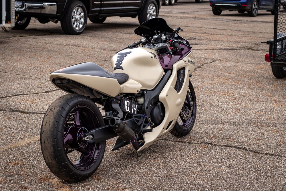 tan and black honda CBR600 F4I Motorcycle