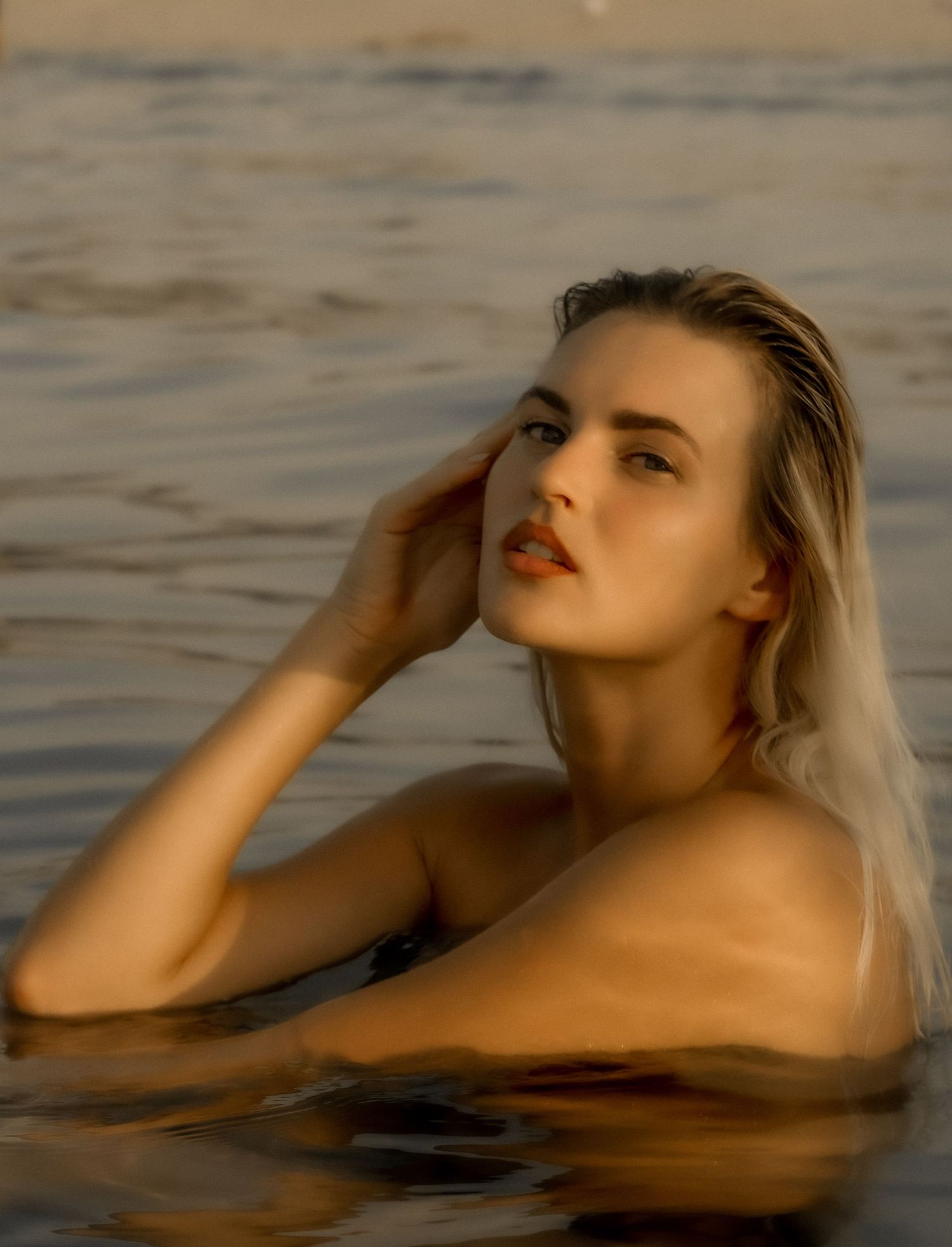 girl at dubai beach photography