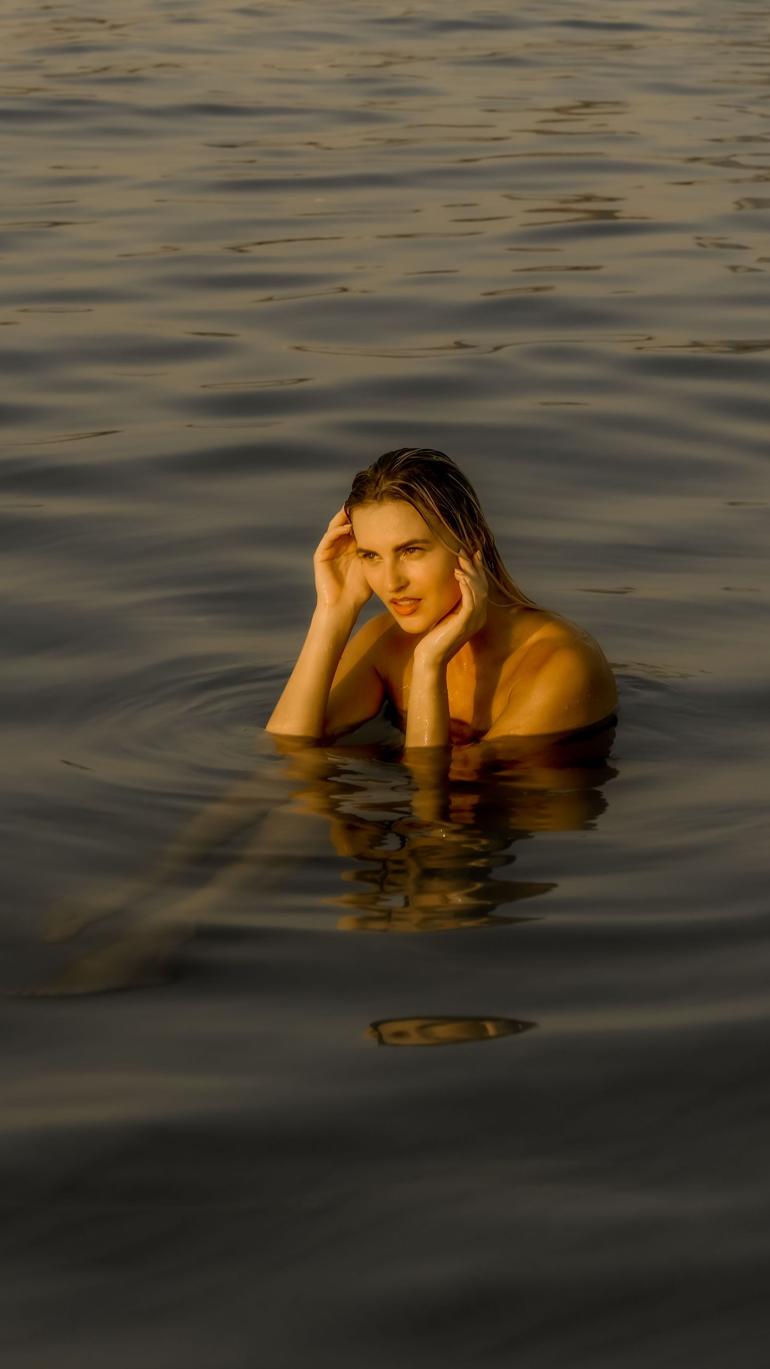 girl at dubai beach photography by portraitae