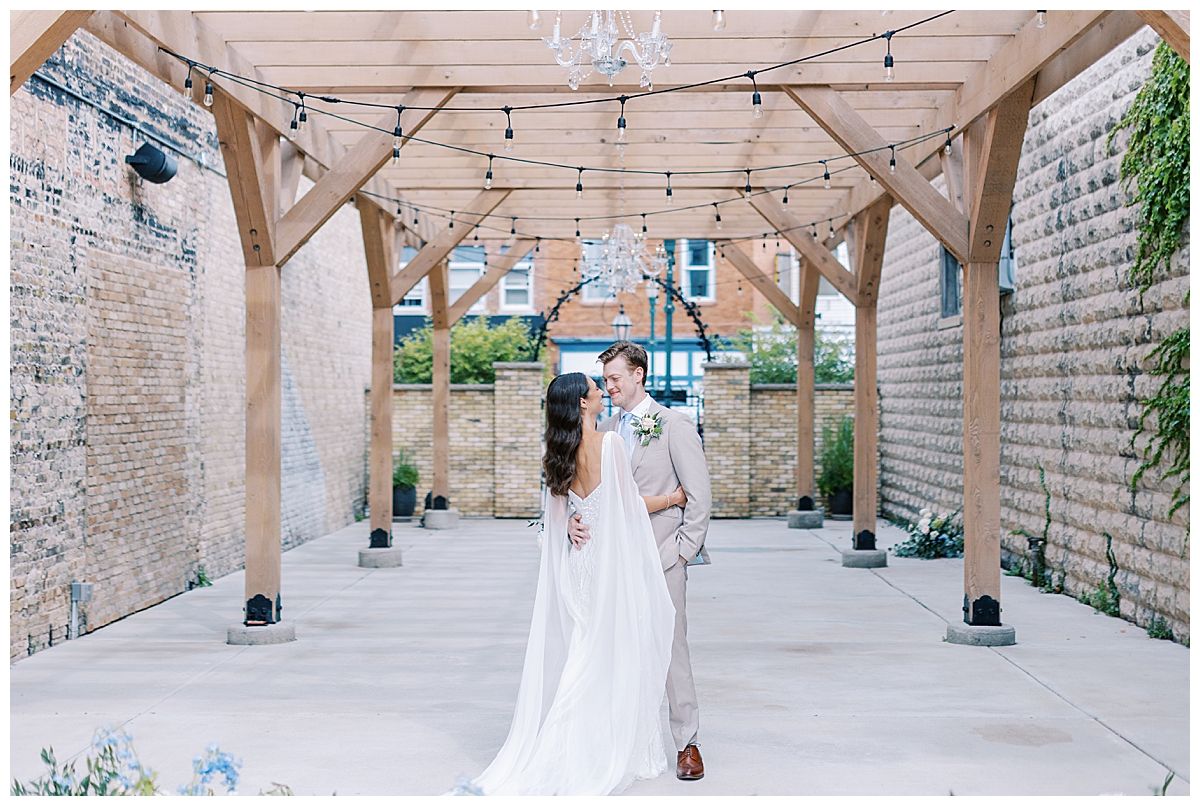 Mercantile Hall Wedding / Best Wisconsin Wedding Photographer