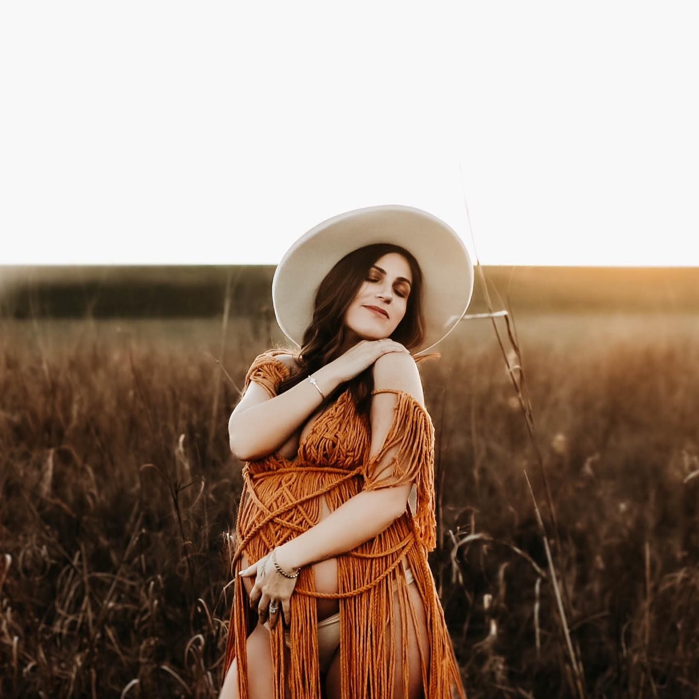 Michigan Based - Motherhood and maternity photographer.